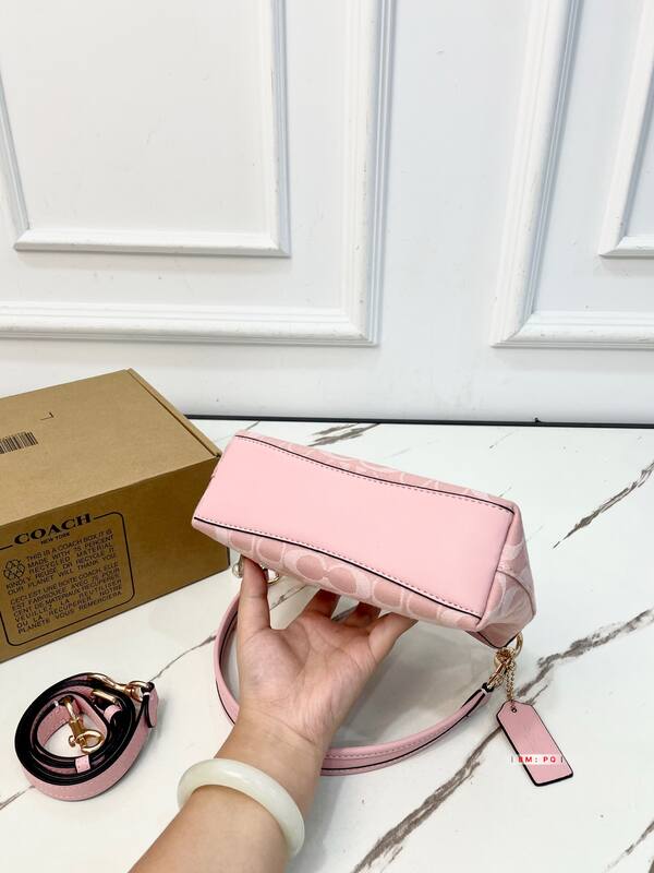Coach Monogram 25x18x10cm shoulder bag — AAA Quality Replica