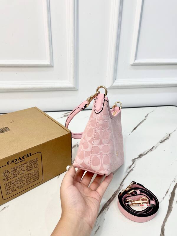 Coach Monogram 25x18x10cm shoulder bag — AAA Quality Replica