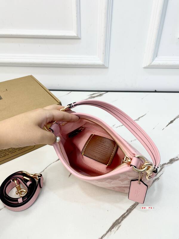 Coach Monogram 25x18x10cm shoulder bag — AAA Quality Replica
