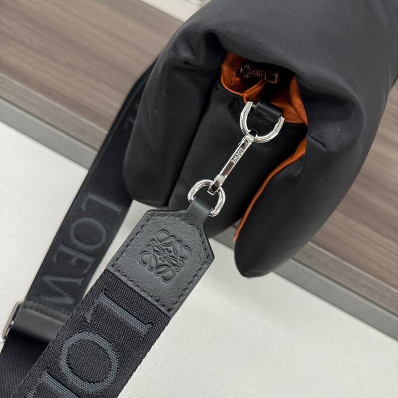 Loewe Black shoulder bag — 1:1 Replica