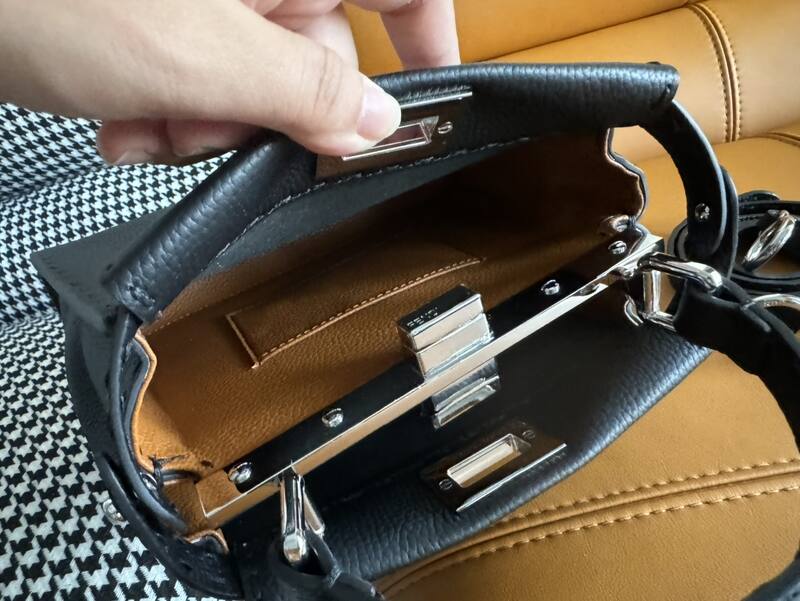 Fendi Peekaboo Black 33x22x14cm shoulder bag — 1:1 Replica