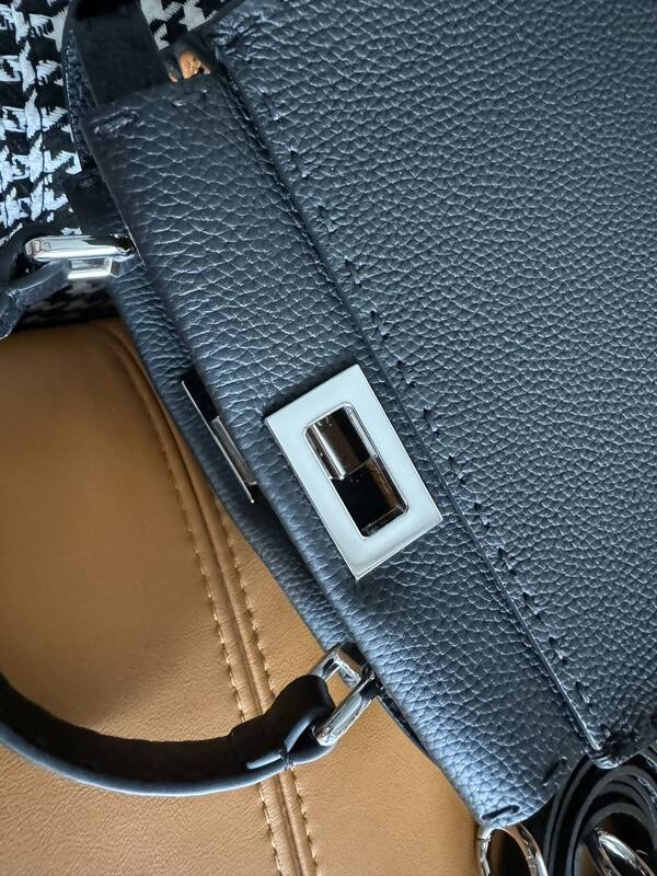 Fendi Peekaboo Black 33x22x14cm shoulder bag — 1:1 Replica