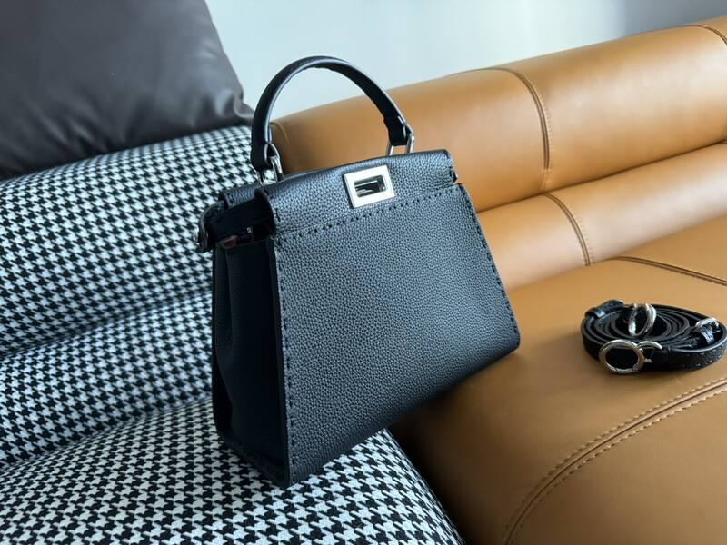 Fendi Peekaboo Black 33x22x14cm shoulder bag — 1:1 Replica