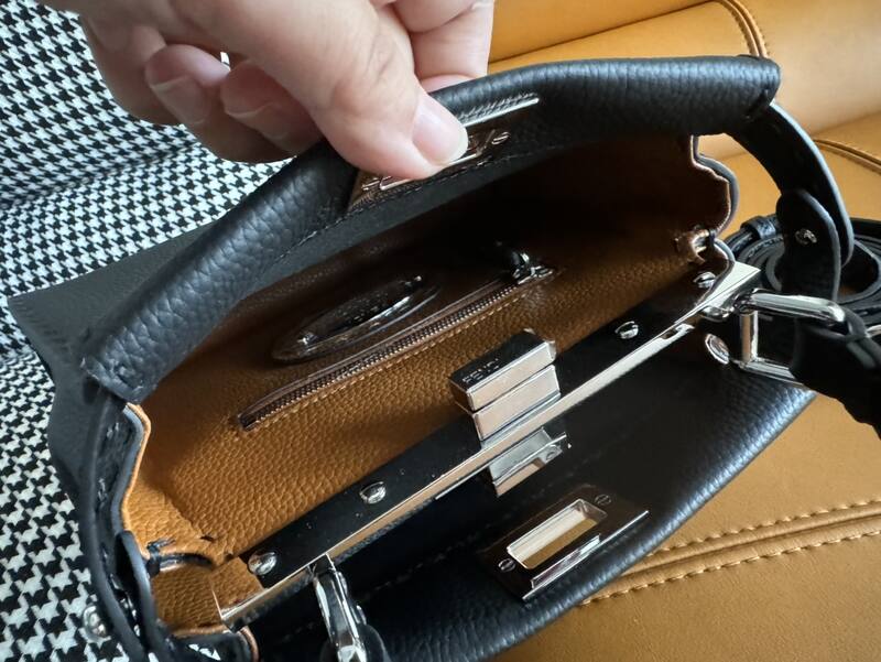 Fendi Peekaboo Black 33x22x14cm shoulder bag — 1:1 Replica