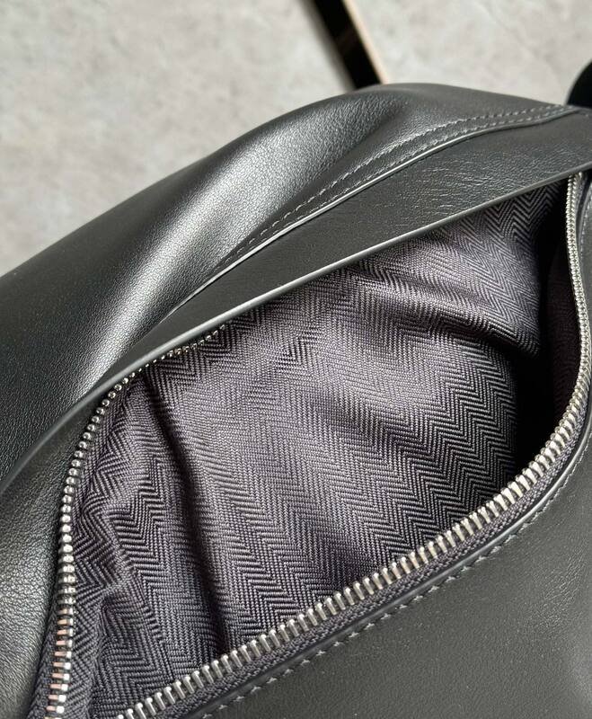 Loewe Black shoulder bag — AAA Quality Replica