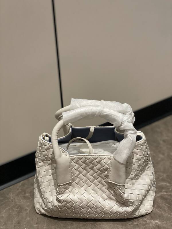 Bottega Veneta White shoulder bag — Top Quality Replica