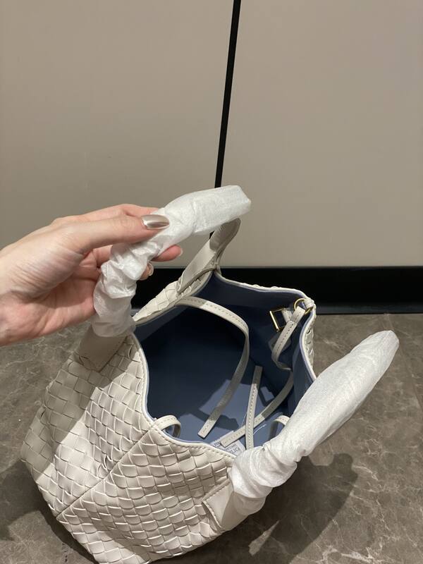 Bottega Veneta White shoulder bag — Top Quality Replica