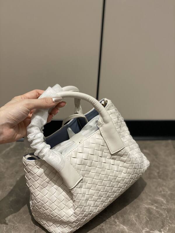 Bottega Veneta White shoulder bag — Top Quality Replica