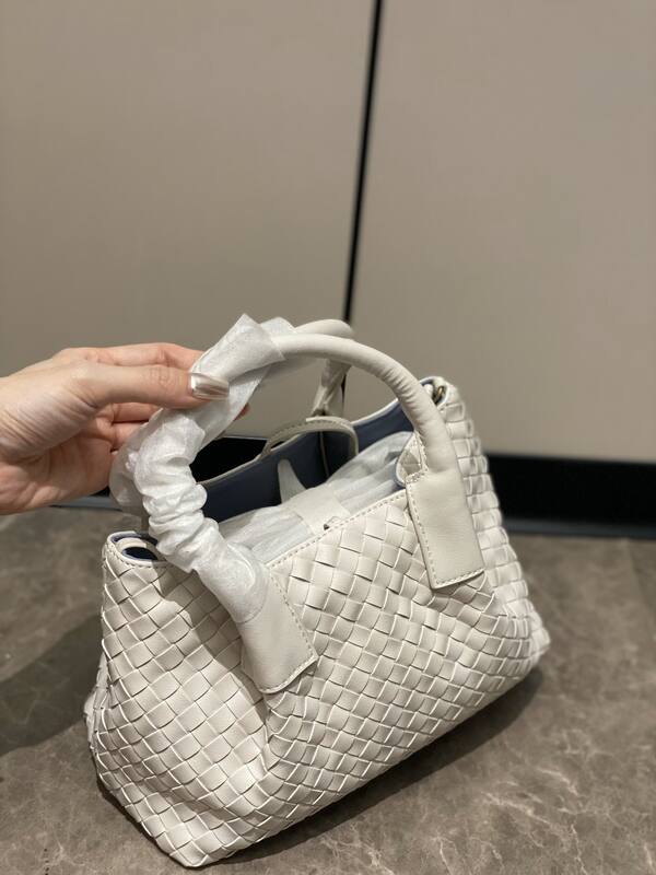 Bottega Veneta White shoulder bag — Top Quality Replica