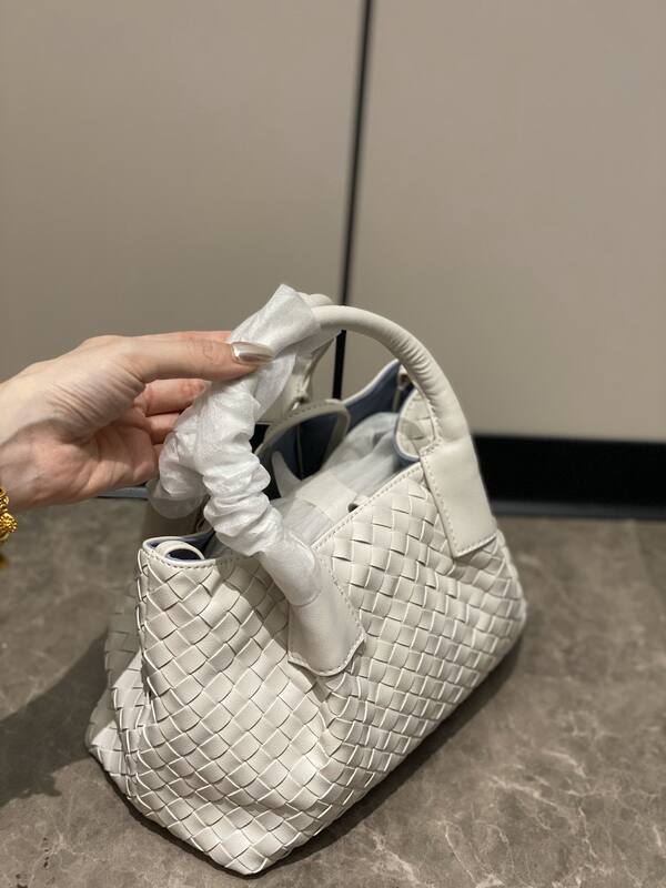 Bottega Veneta White shoulder bag — Top Quality Replica