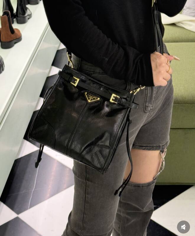 Prada Black 25x18x10cm shoulder bag — Premium Replica
