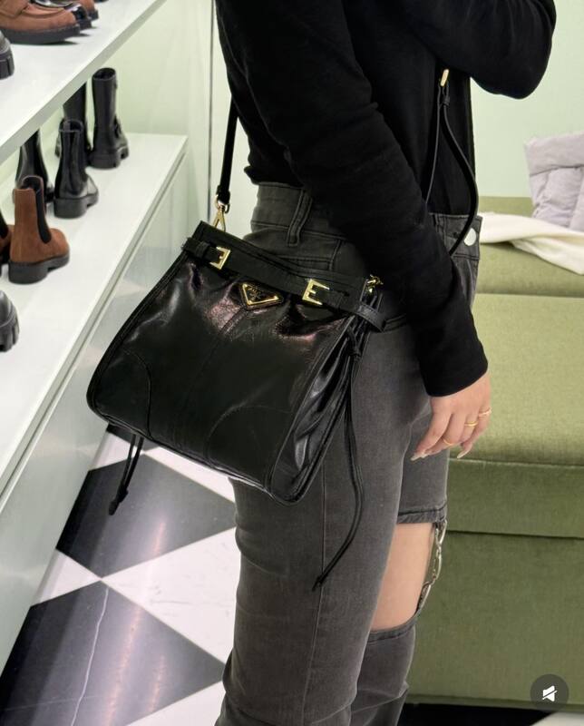 Prada Black 25x18x10cm shoulder bag — Premium Replica