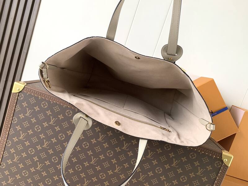 Louis Vuitton M25889 Beige Monogram Empreinte tote — Top Quality Replica
