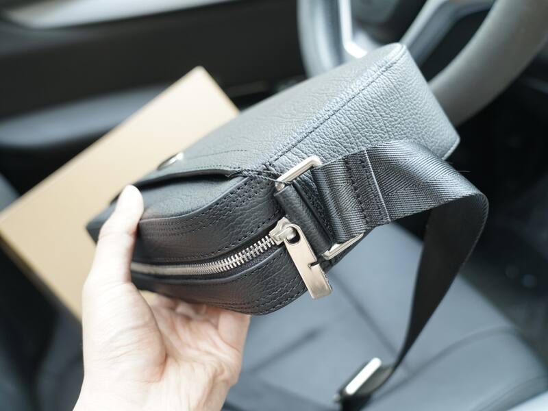 Burberry Black 25x18x10cm shoulder bag — 1:1 Replica