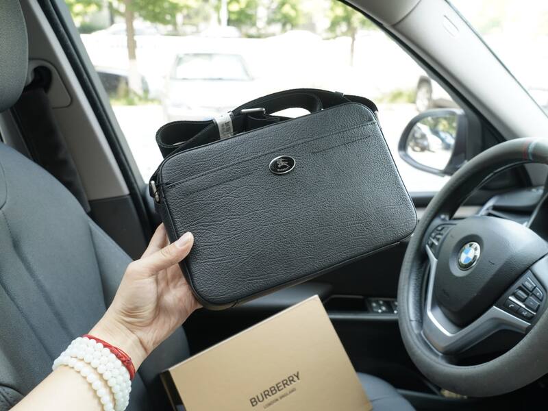 Burberry Black 25x18x10cm shoulder bag — 1:1 Replica