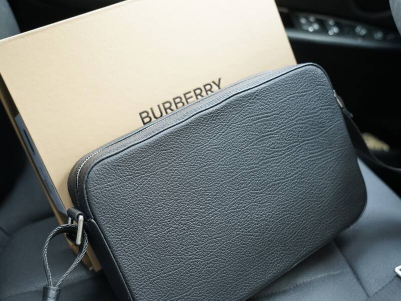 Burberry Black 25x18x10cm shoulder bag — 1:1 Replica