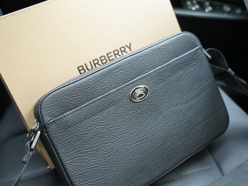 Burberry Black 25x18x10cm shoulder bag — 1:1 Replica