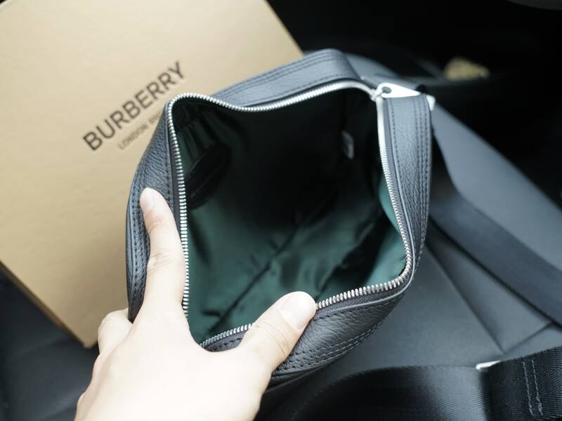 Burberry Black 25x18x10cm shoulder bag — 1:1 Replica