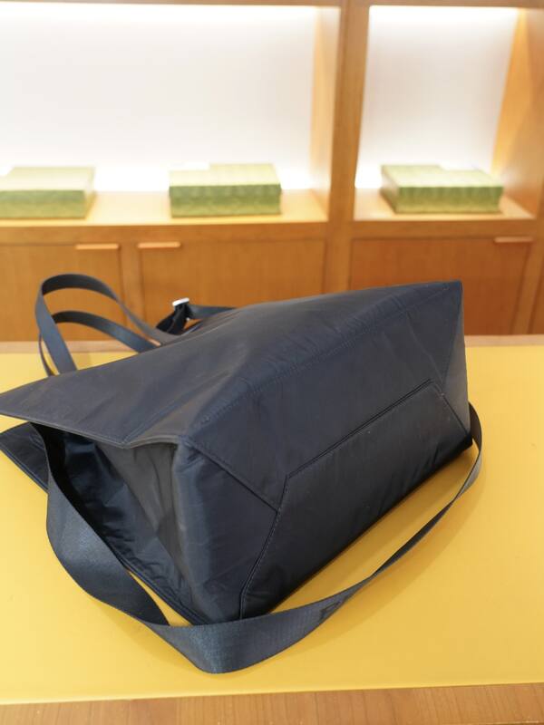 Prada Nylon black 35x36x17cm tote — Top Quality Replica