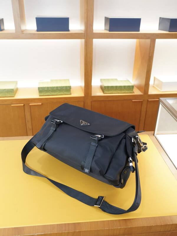 Prada Black shoulder bag — AAA Quality Replica