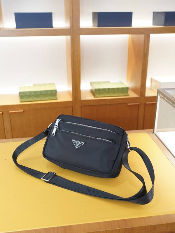 Prada Black shoulder bag — 1:1 Replica