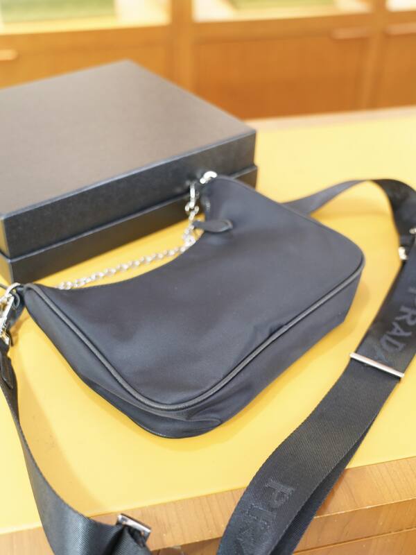 Prada Re-Edition Black shoulder bag — Top Quality Replica