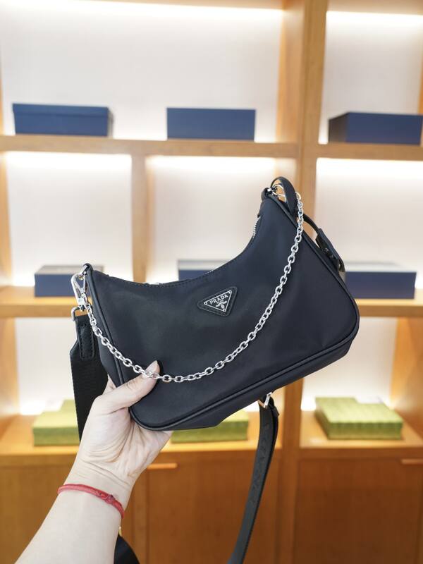 Prada Re-Edition Black shoulder bag — Top Quality Replica