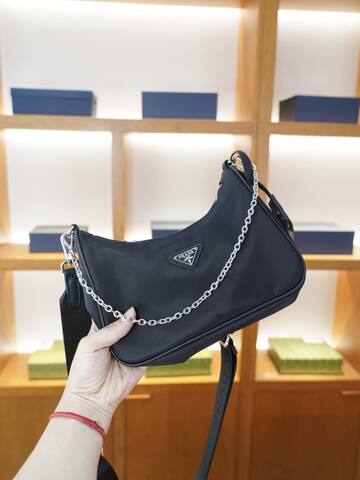 Prada Re-Edition Black 22x17cm shoulder bag Top Quality Replica