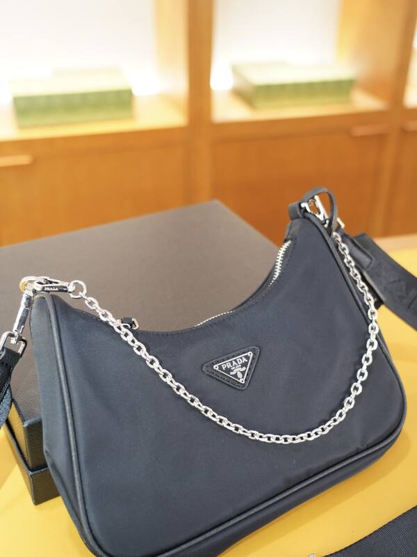 Prada Re-Edition Black shoulder bag — Top Quality Replica