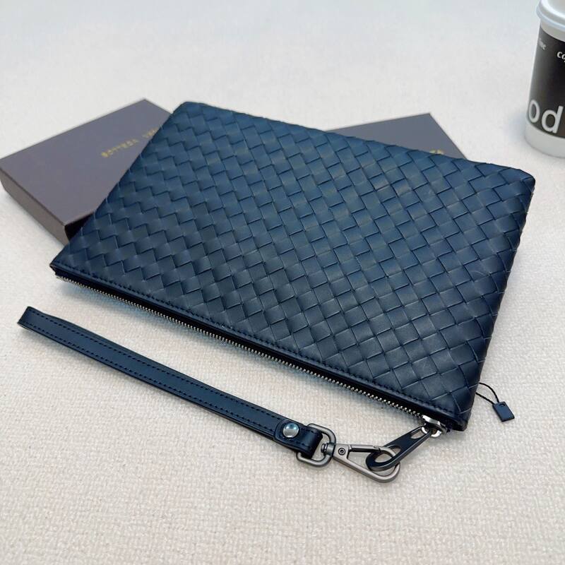 Bottega Veneta Intrecciato dark blue leather 30*20*1 clutch — Premium Replica