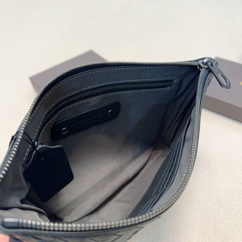 Bottega Veneta Navy Intrecciato leather 30*20*1 clutch — Premium Replica