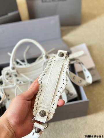 Balenciaga White 18x12cm shoulder bag 1 1 Replica
