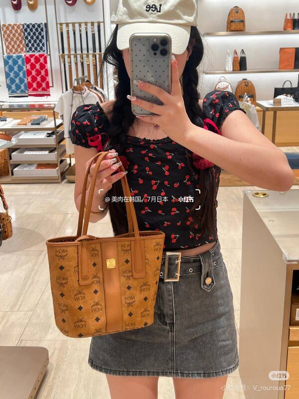 MCM Toni Visetos shoulder bag — Top Quality Replica