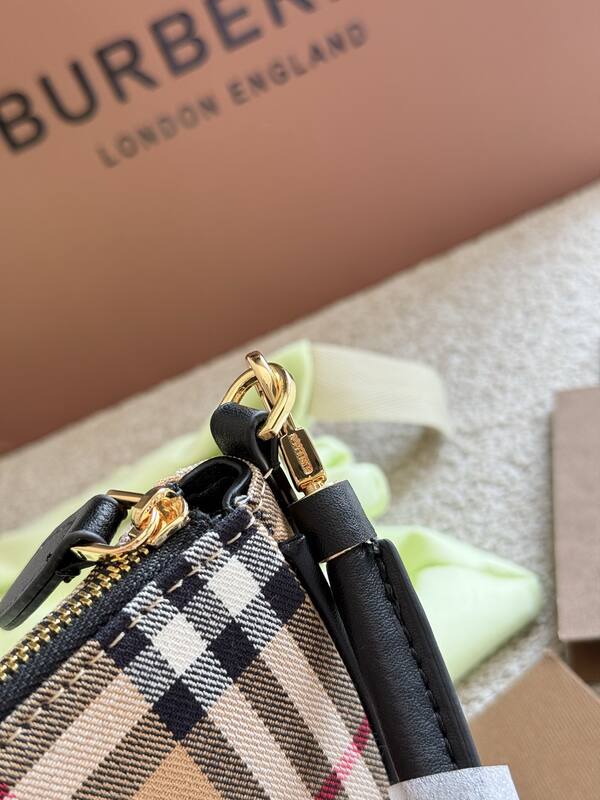 Burberry Black 25x18x10cm shoulder bag — Premium Replica