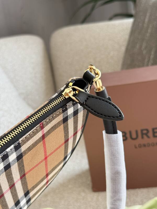 Burberry Black 25x18x10cm shoulder bag — Premium Replica
