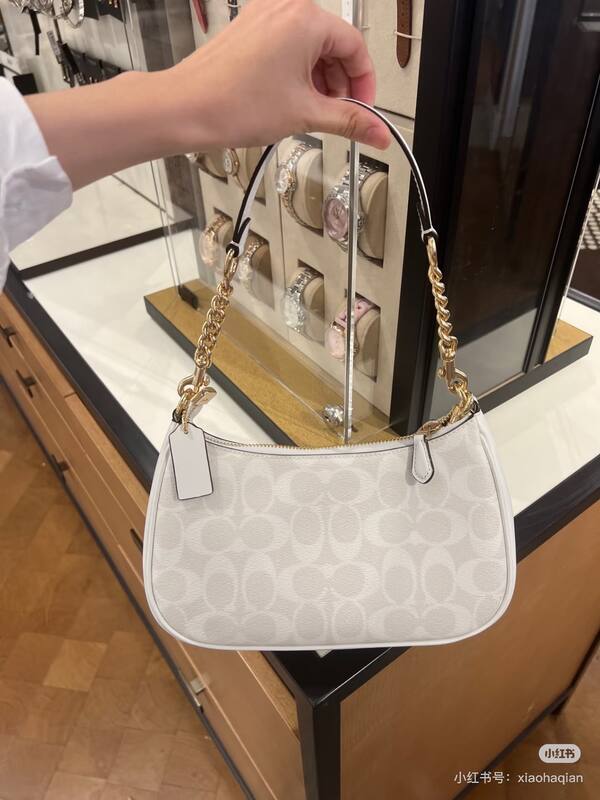 Coach White shoulder bag — AAA Quality Replica
