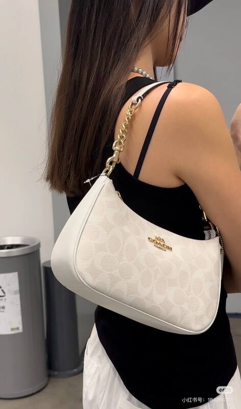 Coach White shoulder bag — AAA Quality Replica