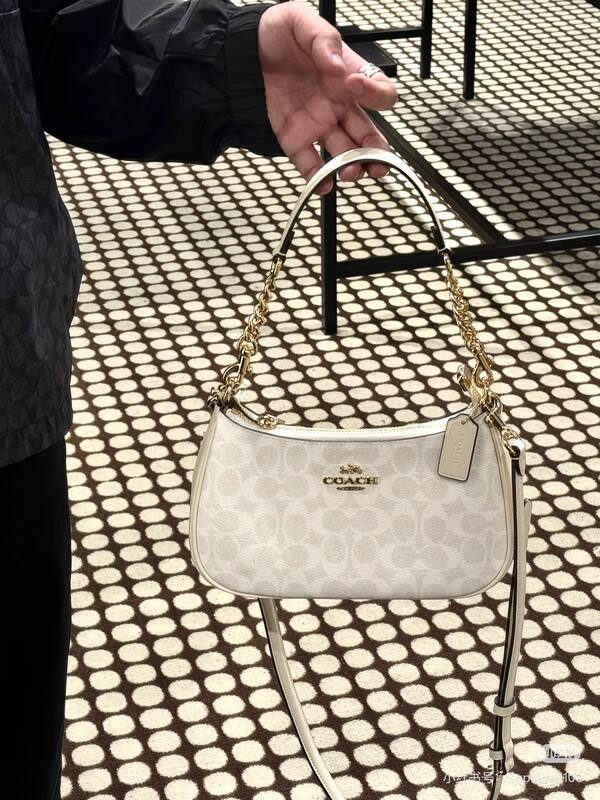 Coach White shoulder bag — AAA Quality Replica