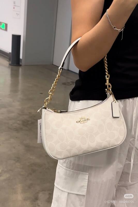 Coach White shoulder bag — AAA Quality Replica