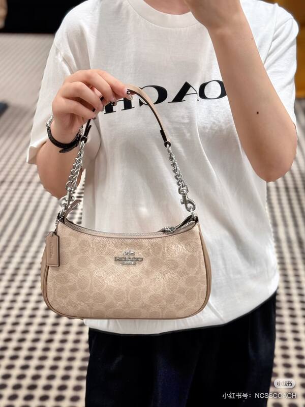 Coach Monogram shoulder bag — Premium Replica