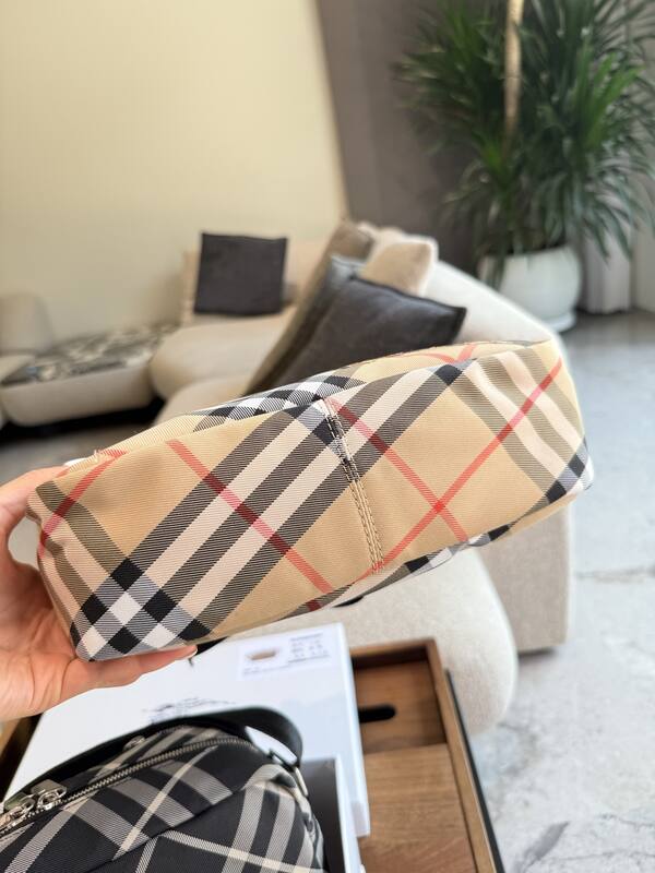 Burberry Black shoulder bag — AAA Quality Replica