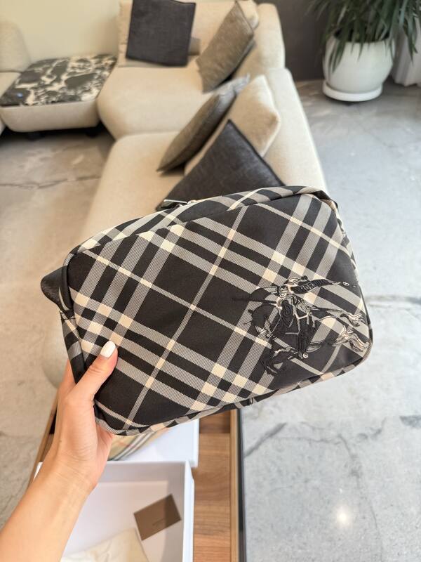 Burberry Black shoulder bag — AAA Quality Replica