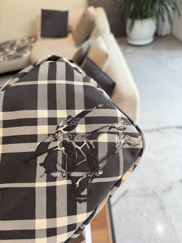 Burberry Black shoulder bag — AAA Quality Replica