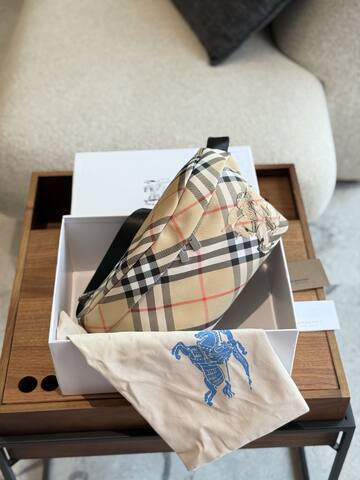 Burberry Beige shoulder bag 1 1 Replica