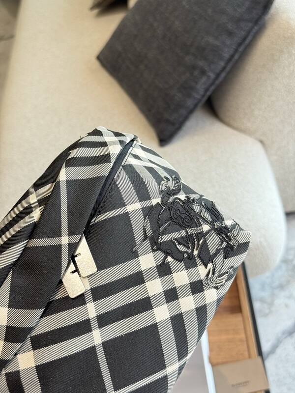 Burberry Beige shoulder bag — 1:1 Replica