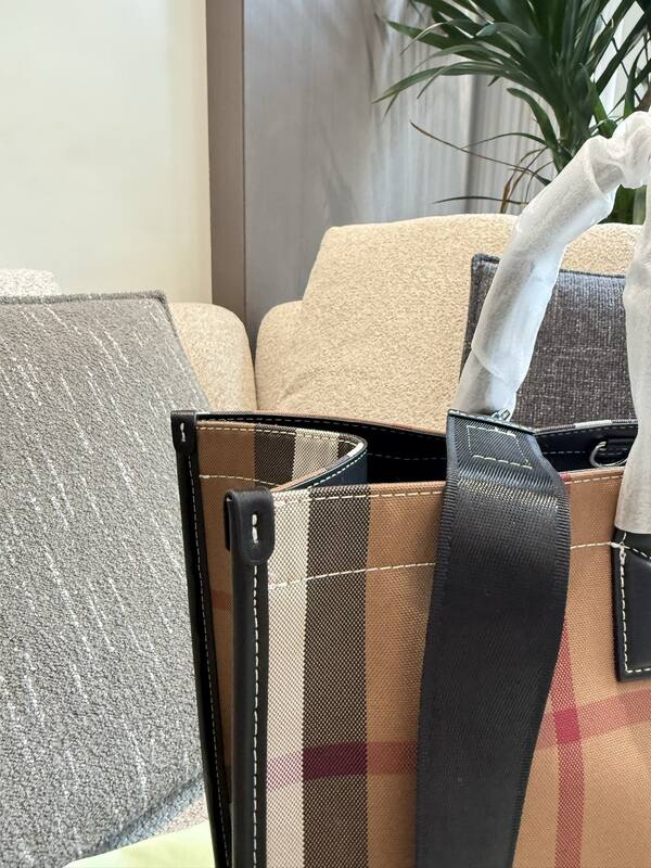 Burberry Brown shoulder bag — AAA Quality Replica