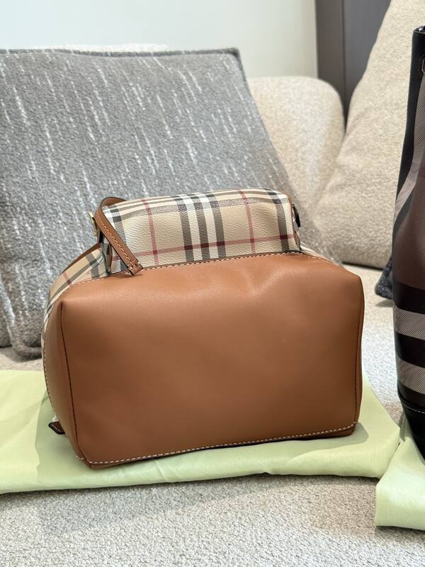 Burberry shoulder bag — Premium Replica