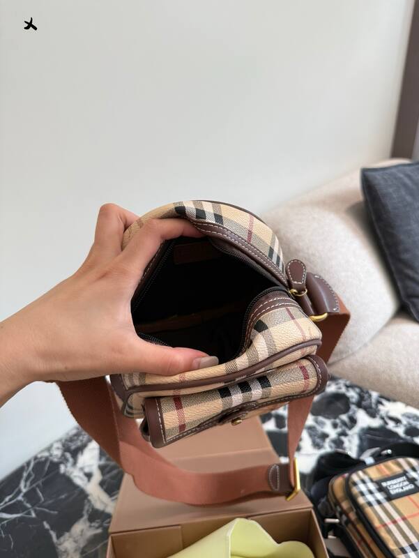 Burberry Brown 25x18x10cm shoulder bag — Premium Replica