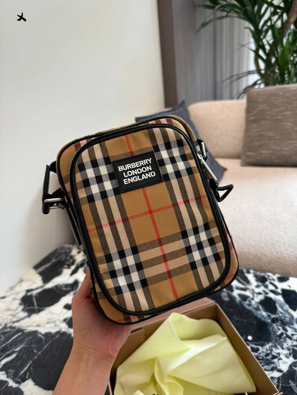 Burberry Black 25x18x10cm shoulder bag — AAA Quality Replica