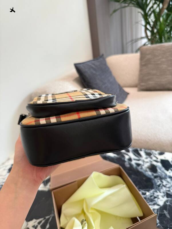 Burberry Black 25x18x10cm shoulder bag — AAA Quality Replica
